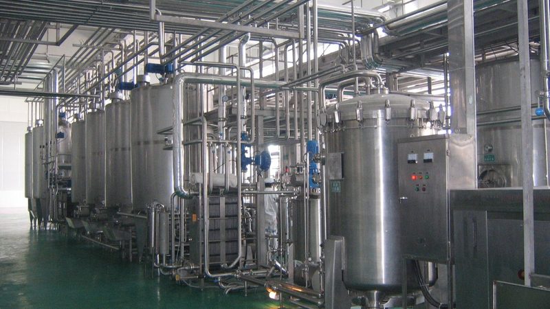 选择牛羊屠宰设备厂家时，首先要关注厂家的资质。正规厂家应具备以下条件：